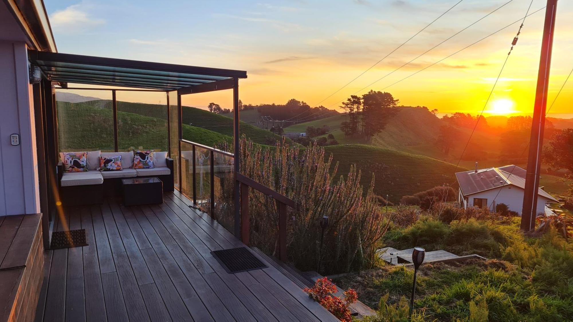 Cosy Country Cottage On A Sunny Hill New Plymouth Exterior foto